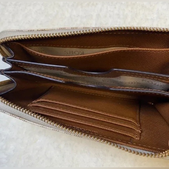 Michael Kors Continental Wallet/ Wristlet - Picture 2 of 4